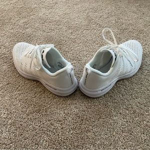 Women's TechLoom Pro size 8 in white. Great like new condition! Worn once.